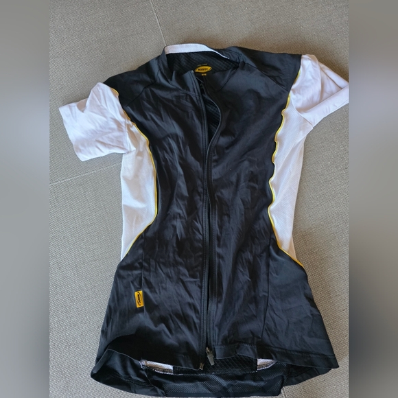 Mavi Tops - Women's MAVIC Cycling Jersey - Small -Black and White with Yellow Accents